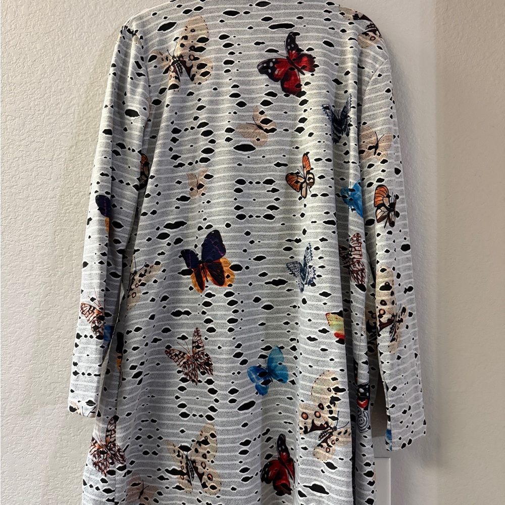 Elegant Women's Butterfly Print Cape/Overlay (32) - Picture 8 of 8